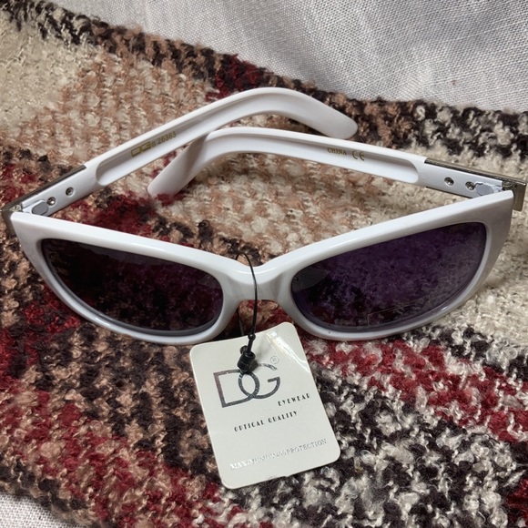 NWT DG White Framed Ladies Sunglasses - Picture 3 of 14